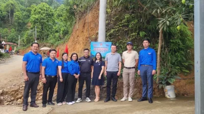 Đoàn Thanh niên Báo Nhân Dân phối hợp Công ty cổ phần Đầu tư xây dựng CTA Việt Nam trao tặng công trình tuyến đường “Thắp sáng đường quê” tại thôn Tống Hạ, xã Nậm Đét, huyện Bắc Hà