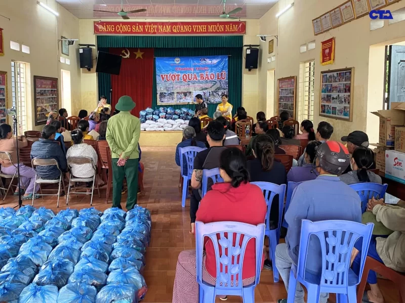 Hình ảnh thực tế tại buổi trao quà tới bà con Thái Nguyên